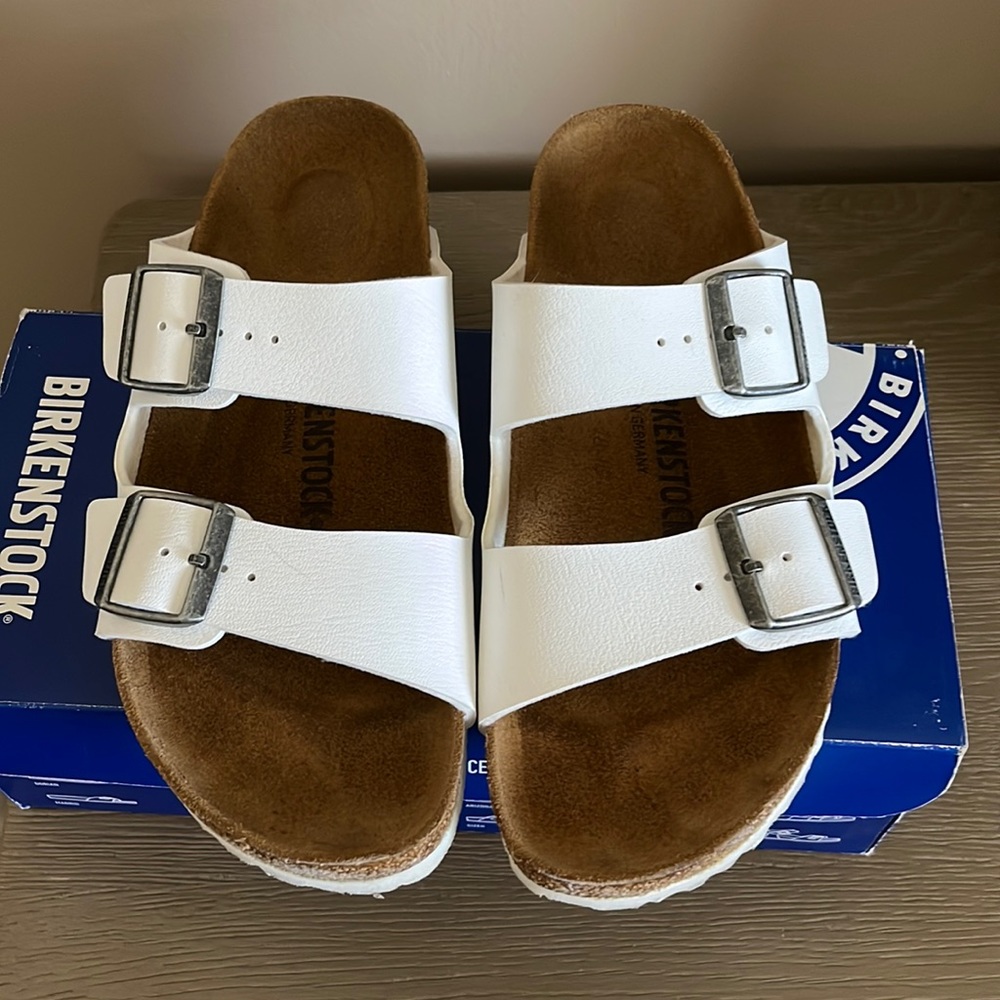 BIRKENSTOCK AZ SOFT BED SANDAL IN EXCELLENT CONDITION! ONLY WORN A COUPLE TIMES!